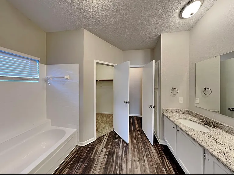1317 Colony St — Photo 6