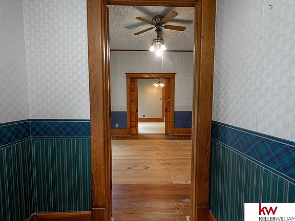 3rd image of 255 W 3rd St
