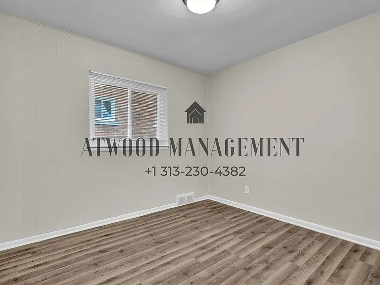 21440 Bennett St — Photo 8