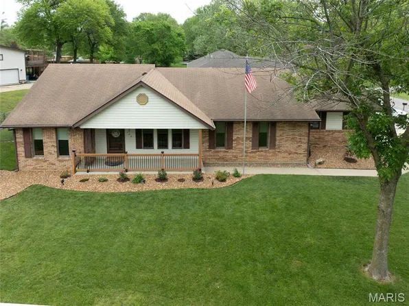 708 Riviera Cir, Edwardsville, IL 62025