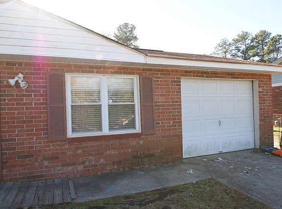 3rd image of 1325 Congress Dr NW