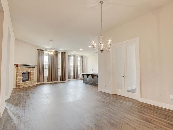 4th image of 1540 Calcot Ln