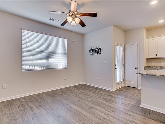 4th image of 930 Quaint Parish Cir