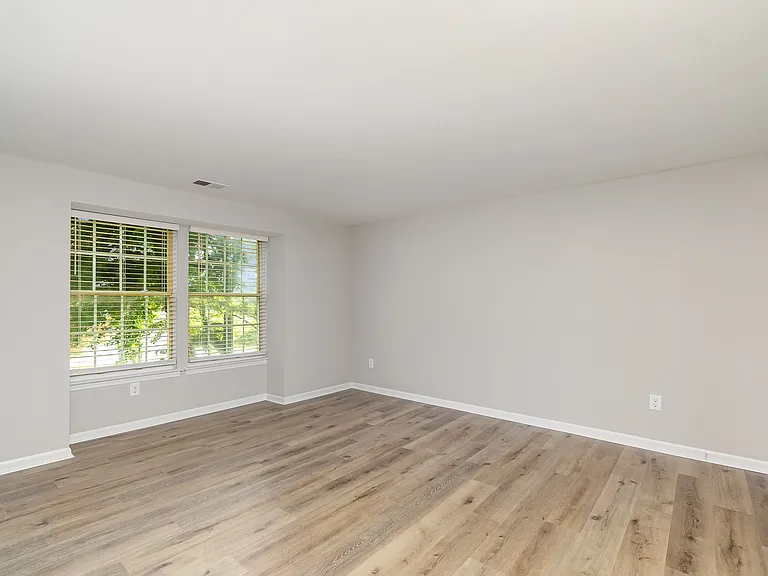 1645 Arlyn Cir #G — Photo 6
