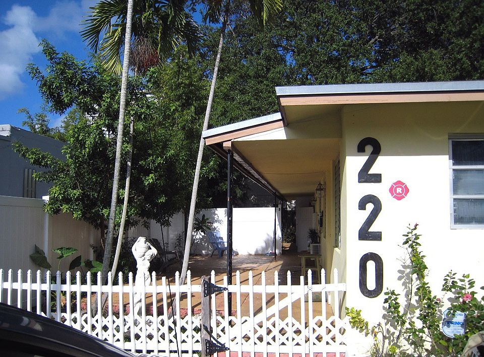 1st image of 220 NE 12th Ave