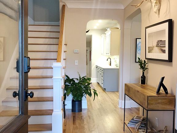 Main entrance/foyer