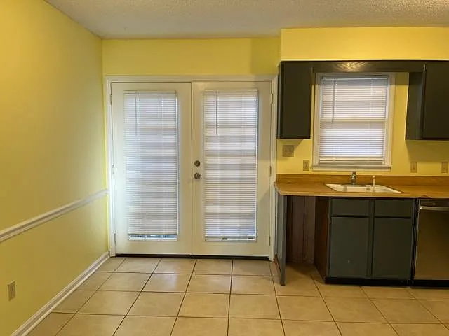 811 Scott Ave — Photo 2