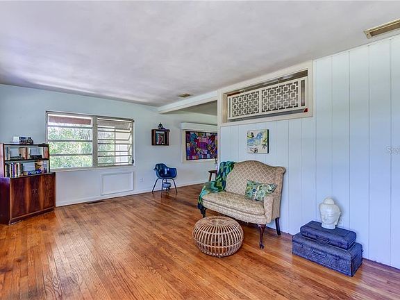 4th image of 1702 Pine Ave