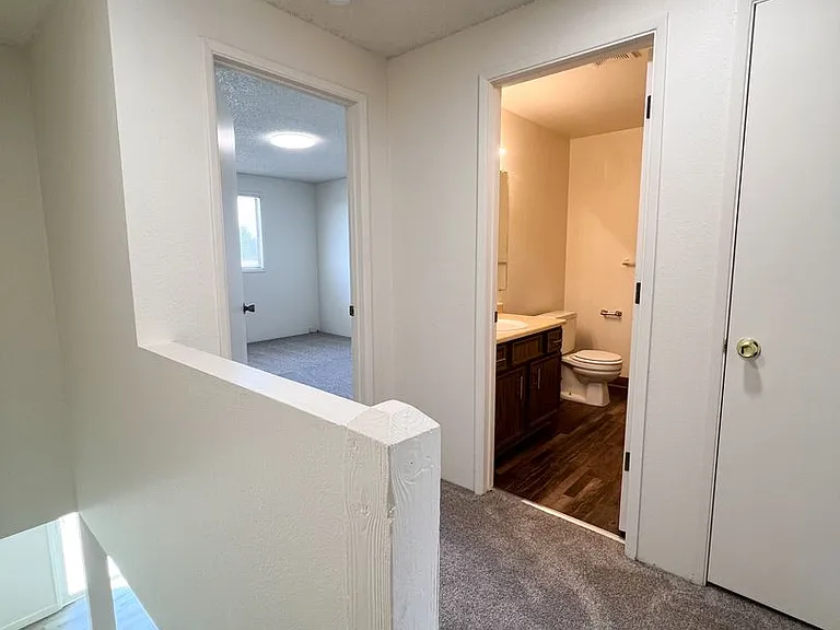 846 Homedale Rd — Photo 15