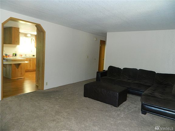 4th image of 410 9th Ave NE
