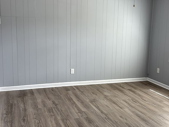 3rd image of 410 W Arrowood Rd