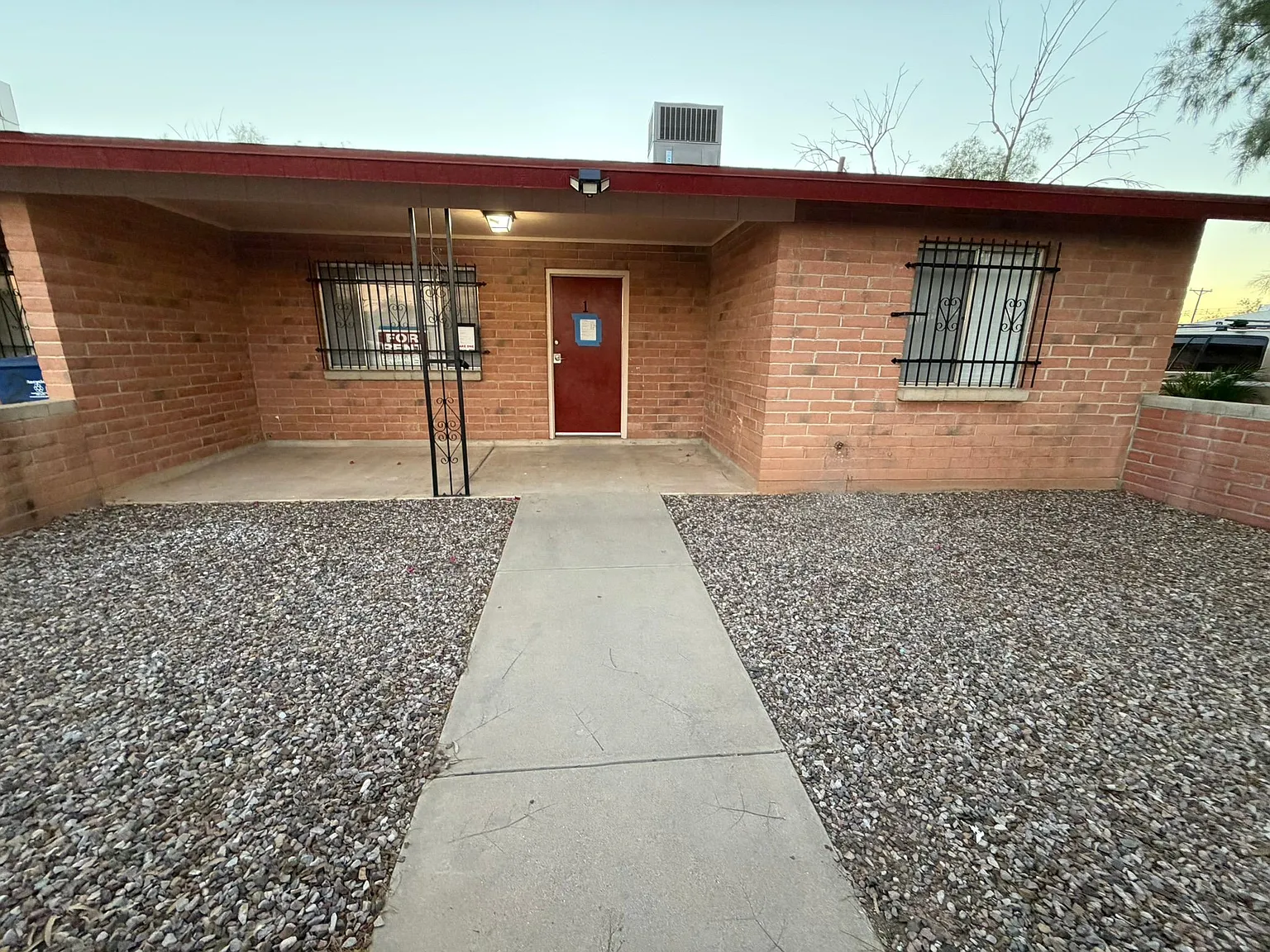 2 bed, 1.0 bath, 900 sqft, $1,075 — Photo 2