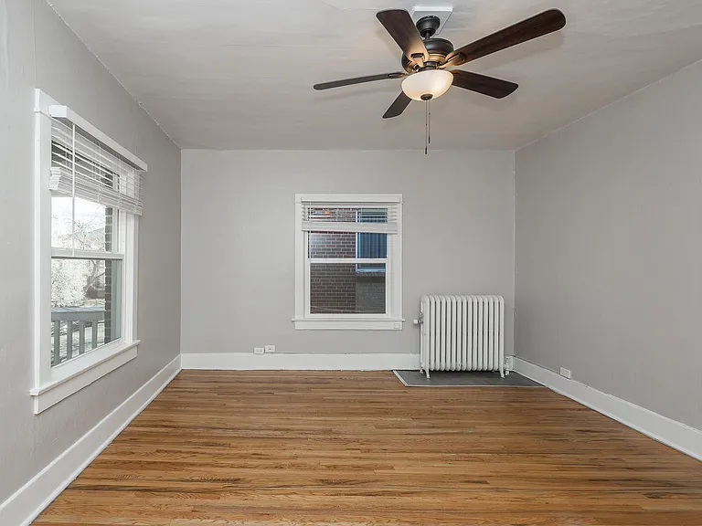1069 N Pearl St — Photo 5