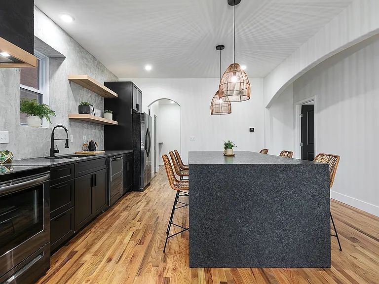 1822 Summit St #A — Photo 9