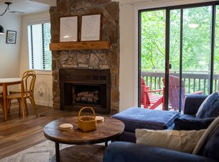 102 Hemlock Hl UNIT B, Banner Elk, NC 28604