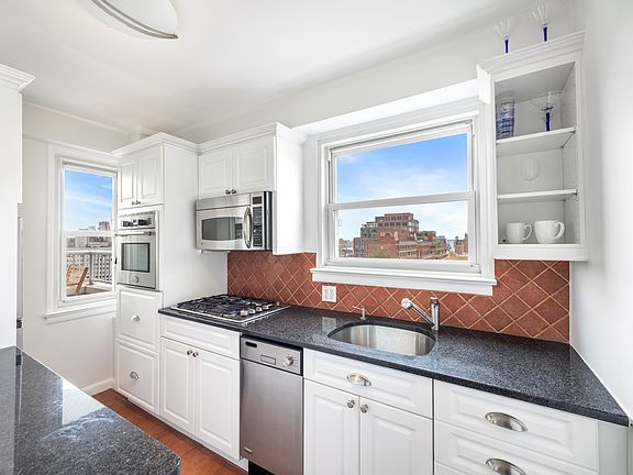 5th image of 101 W 12th St APT 18O