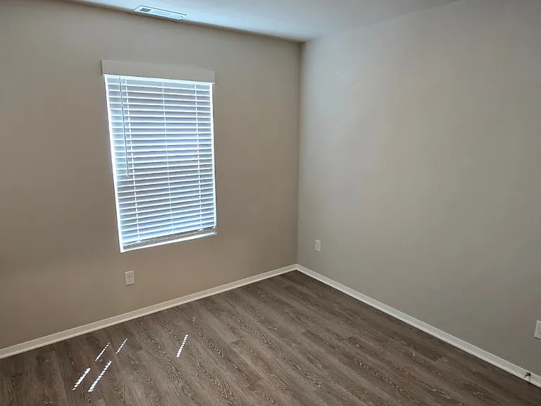 6605 NW Kathleen St — Photo 34
