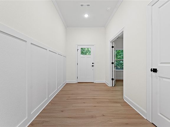2nd image of 8 Settle Ln