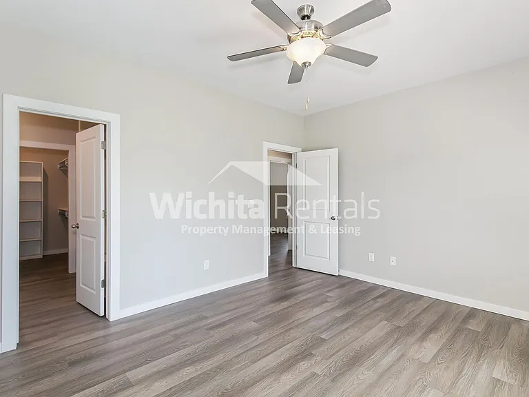 5146 Honeylocust St — Photo 9