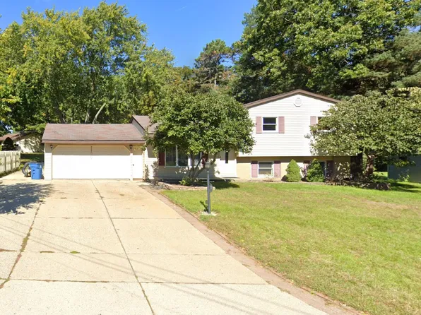 611 Kingsbury St NW, Grand Rapids, MI 49544