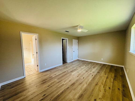 4th image of 2626 Quebec Dr