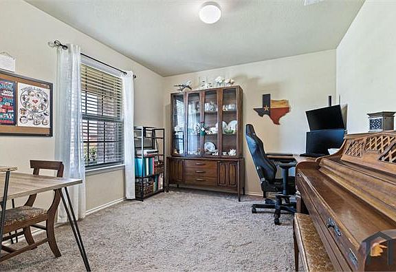 4th image of 1404 Basswood Ln