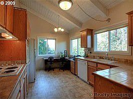 4th image of 1345 SE Denny St