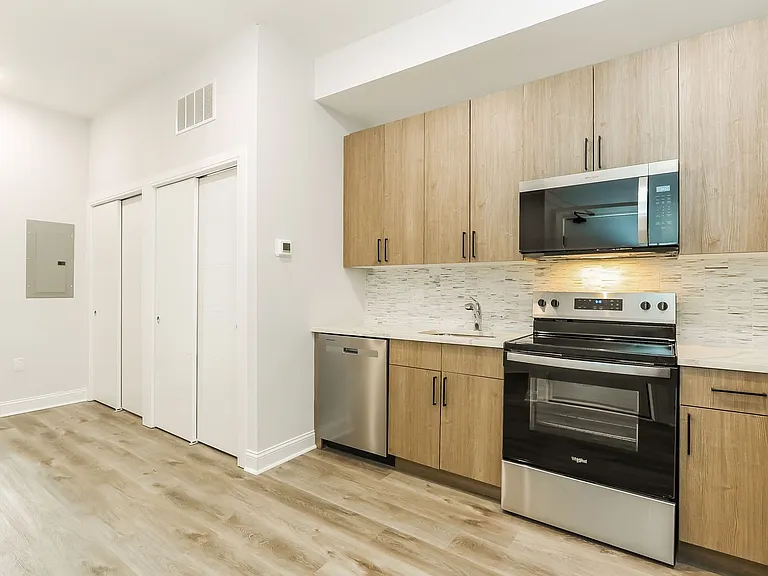 163 W Cumberland St — Photo 9