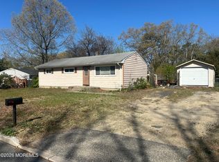10 Sunset Dr, Howell, NJ 07731