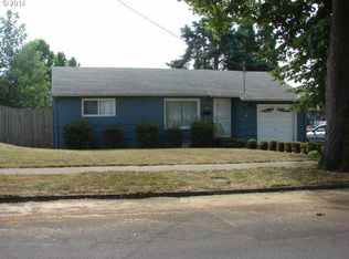 1100 N 3rd St, Woodburn, OR 97071