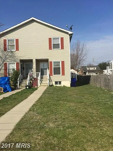 905 Oak St photo 1