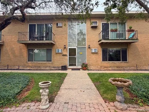 2655 E Maple Rd, Birmingham, MI 48009