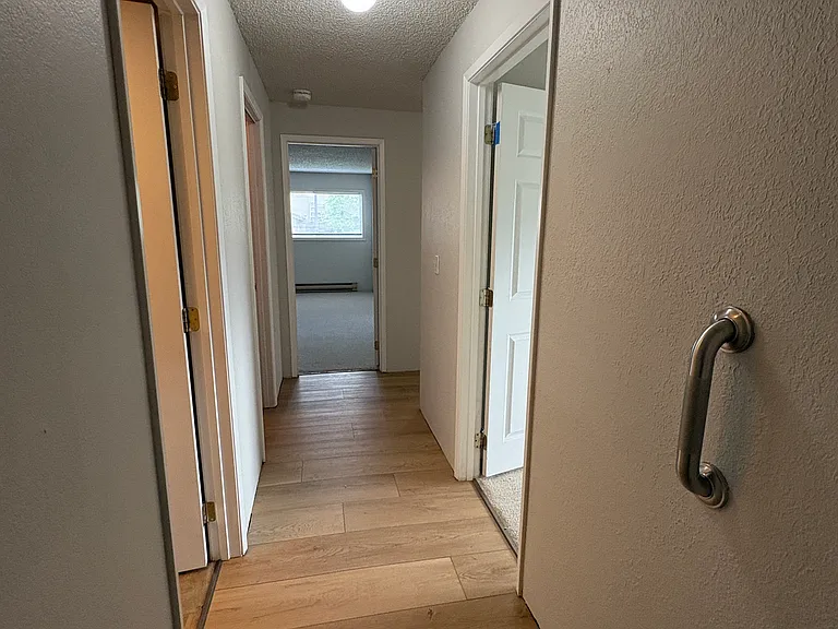 489 N Joseph Ave — Photo 4