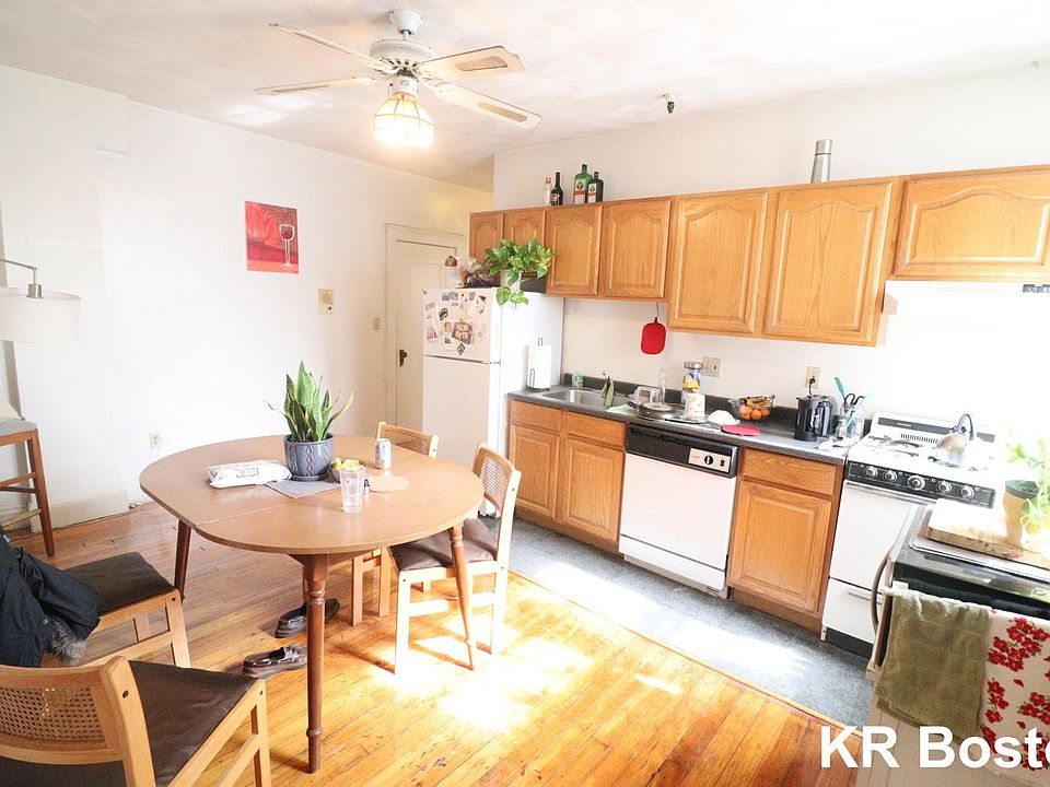 2nd image of 75 Strathmore Rd APT 4