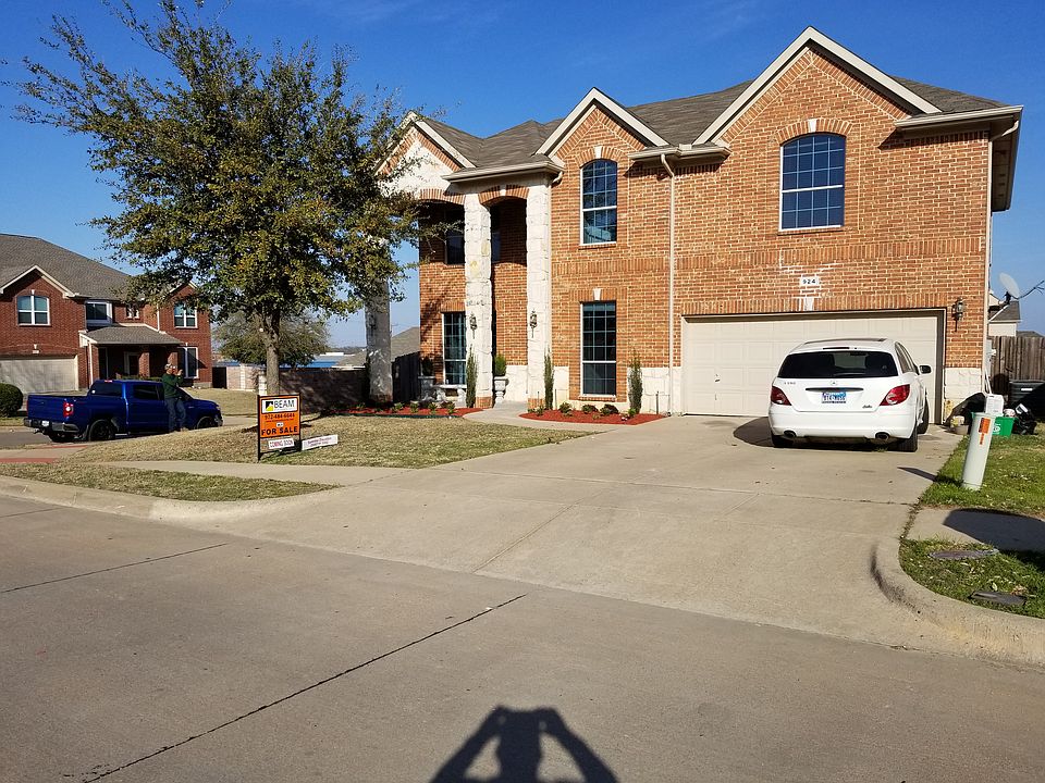 1st image of 924 Evergreen Ln