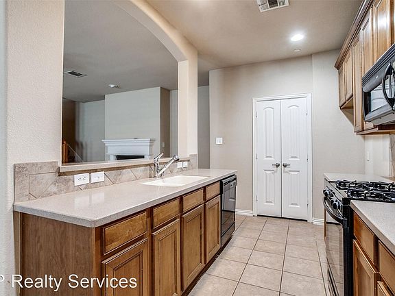 4th image of 8916 Paradise Dr