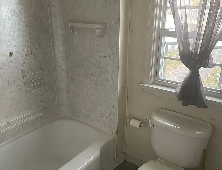 16 Laurel St — Photo 1