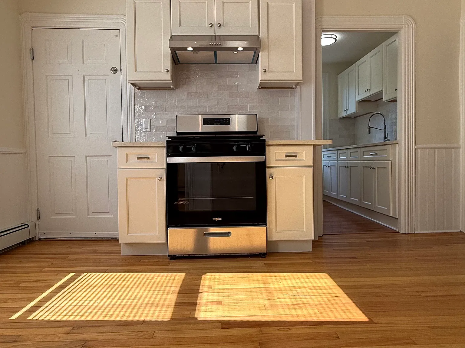 2 bed, 1000 sqft, $1,995 — Photo 1