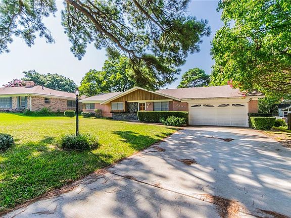 3rd image of 2209 Ingleside Dr