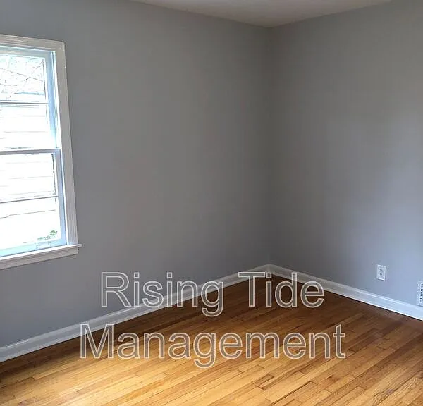 928 Five Mile Rd — Photo 22