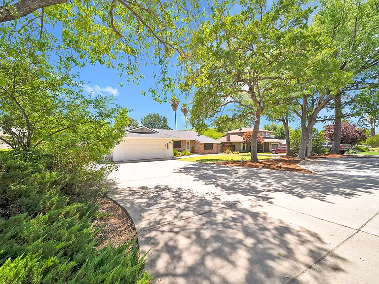 3075 Forest Hills Dr — Photo 4