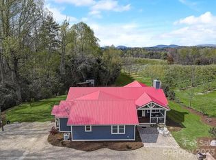 150 Raspberry Point Ln, Flat Rock, NC 28731