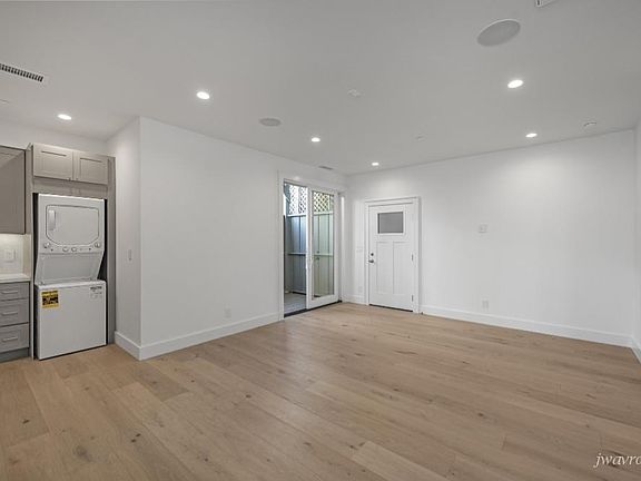 4th image of 3054 Octavia St #C