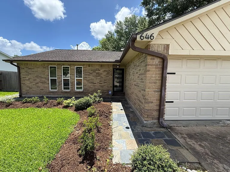 646 Fair Oak Dr — Photo 2