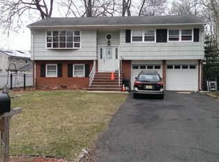 16 Nell Ct, Fairfield, NJ 07004