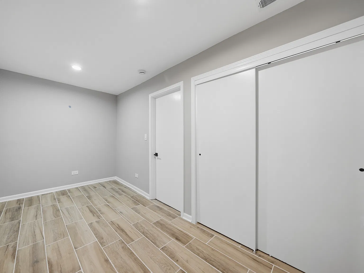 2443 W Arthington St — Photo 2