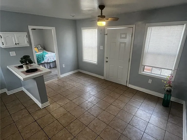 4520 S Normandie Ave — Photo 5