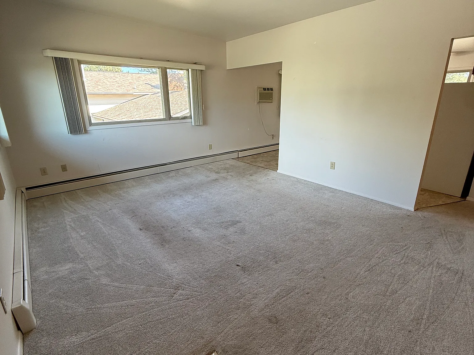3 bed, 1450 sqft, $2,200 — Photo 3