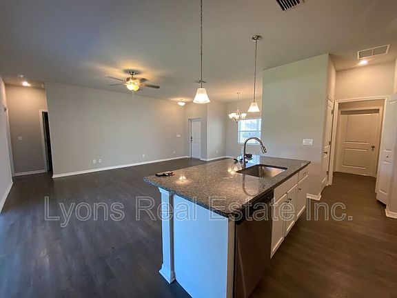 4th image of 1090 Clearview Dr