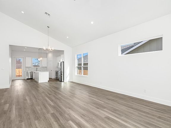 4th image of 714 Cirrus Ln